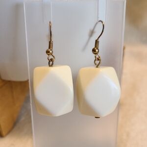 Unbranded Cream Dangle Chunky Earrings Vintage Ladies Outdoors‎ 1.5"